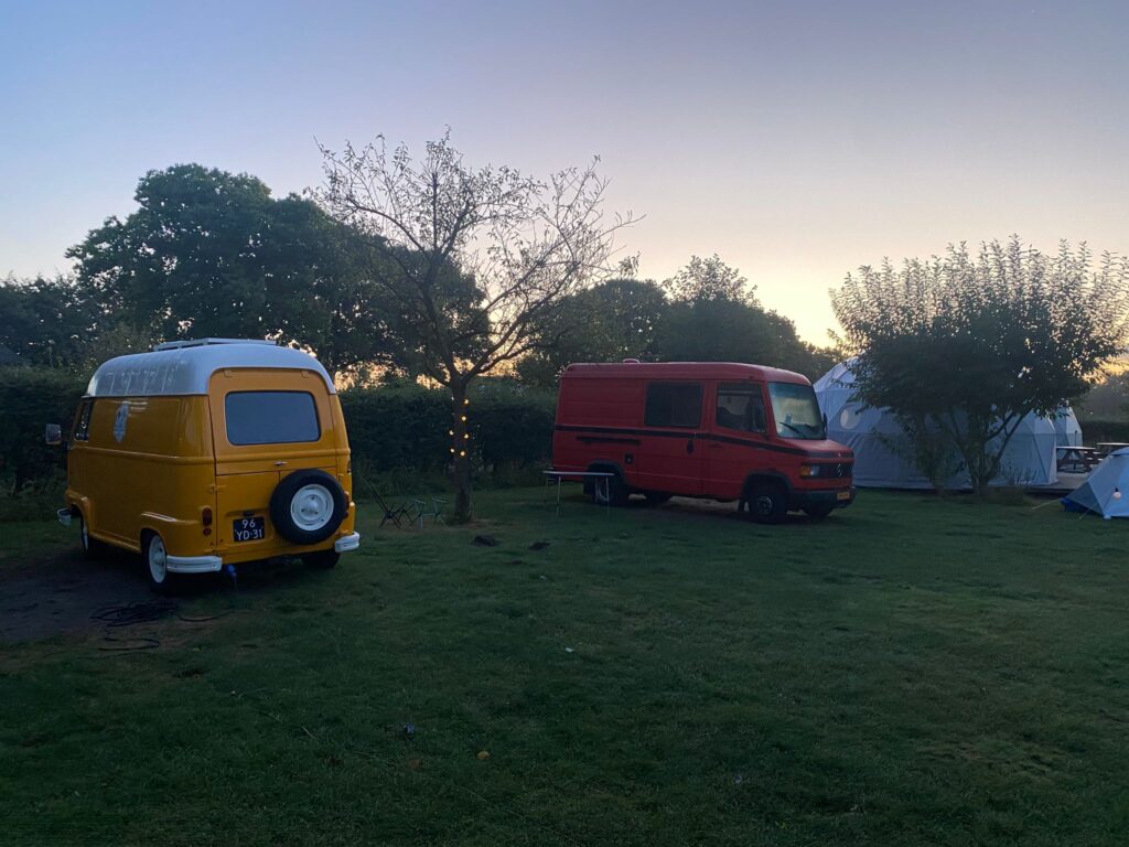 Renault estafette op de camping bij ons in groesbeek