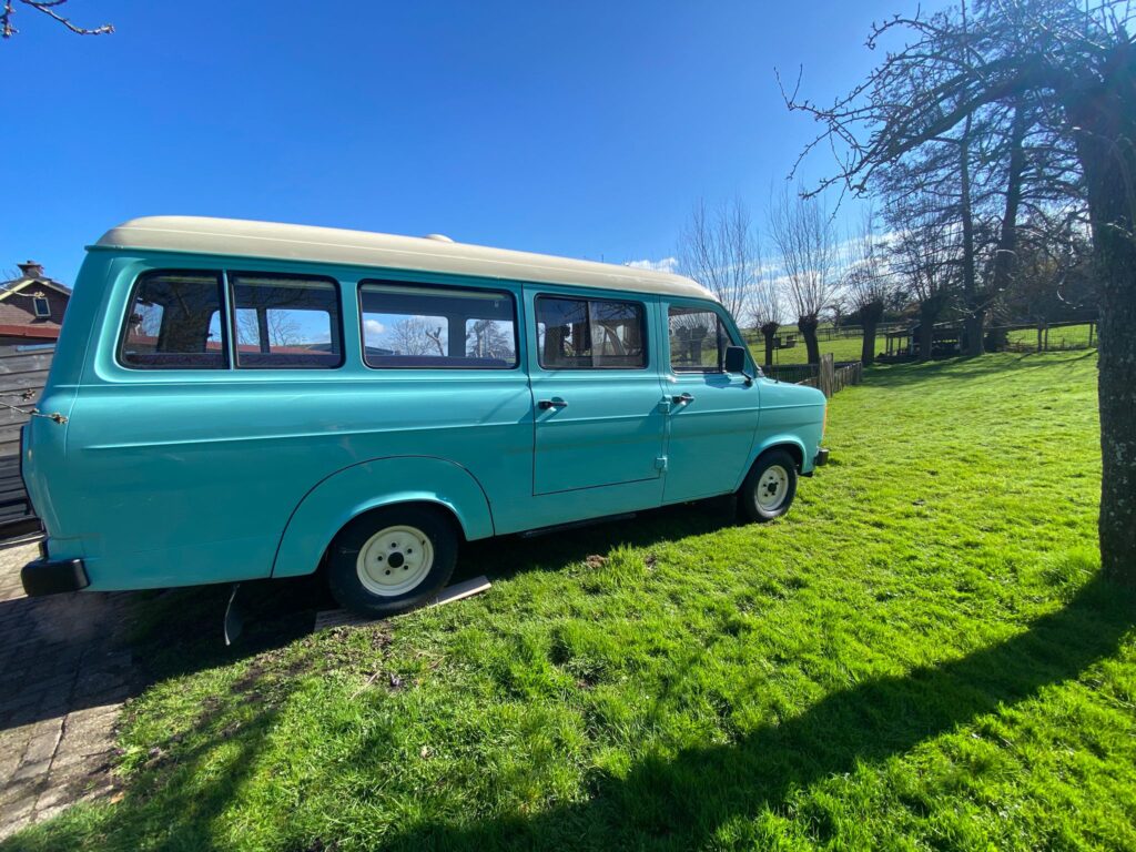 Ford transit verhuur oldtimer omgeving Rotterdam bij Black heart rental