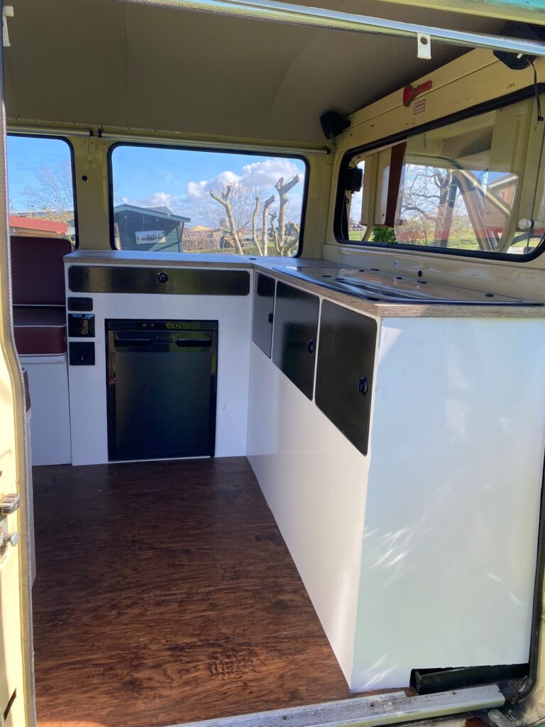 inrichting Ford transit verhuur oldtimer omgeving Rotterdam bij Black heart rental